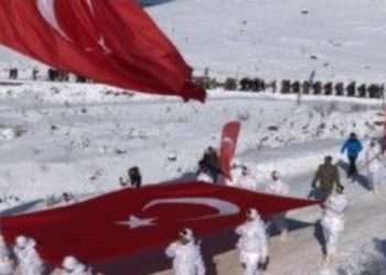 Sarıkamış şehitleri on binlerce kişinin katıldığı yürüyüşle anıldı