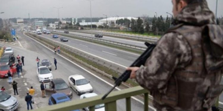 İstanbul’da binlerce polis harekete geçti : Giriş ve çıkışlar tutuldu!