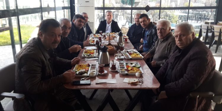Asarcık’lı İşadamı Sakarya Şubesindeki Personelleriyle toplantı yaptı