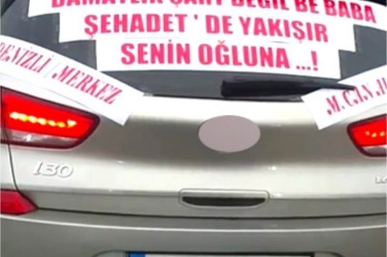 SAMSUN’DA ASKERE GİDEN GENCİN ARACININ ARKASINA YAZDIĞI YAZI GURURLANDIRDI