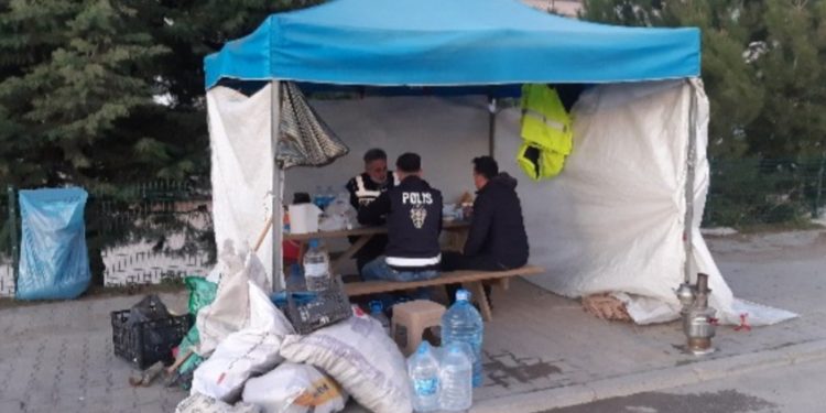 Polisler iftarı Böyle Açtı
