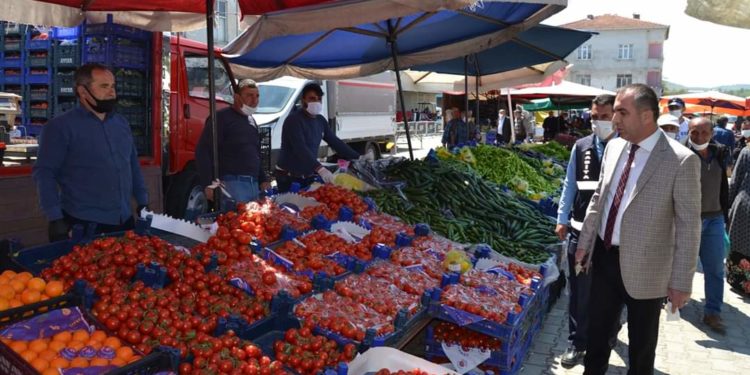 Baskan KILAĞUZ Sebze Pazarında Esnafla Sohbet etti