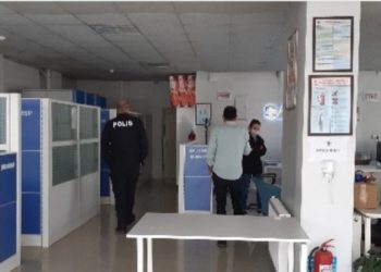 Saskiye kızdı. Hırsını Alamadı Traktörüyle Binaya Daldı