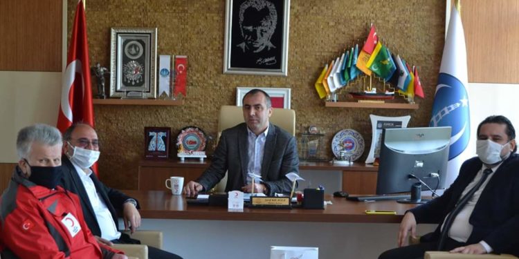 Samsun Kızılay Müdürü,Başkan Şerif Kılağuz’u makamında ziyaret etti