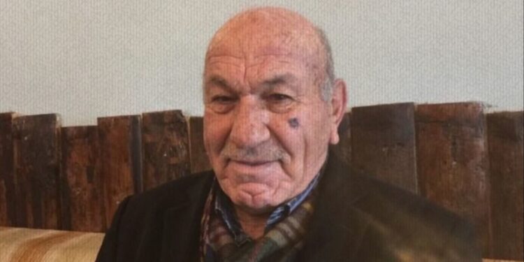 Çenesinde Mercedes amblemi olan adam, hediye otomobil istiyor!