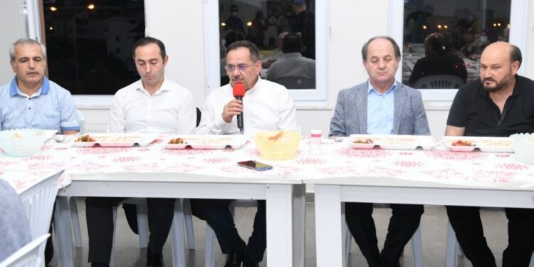 BAŞKAN MUSTAFA DEMİR, CEM EVİNDE İFTAR YAPTI!