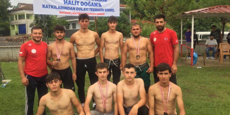 ASARCIK’LI GÜREŞÇİLER ÇARŞAMBA’DA DÜZENLENEN KARAKUCAK GÜREŞLERİNDE 1.OLDULAR