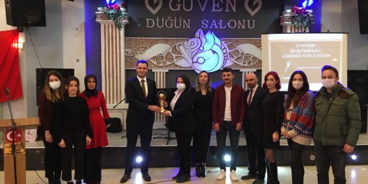 24 KASIM ÖĞRETMENLER GÜNÜ ASARCIKTA COŞKUYLA KUTLANDI