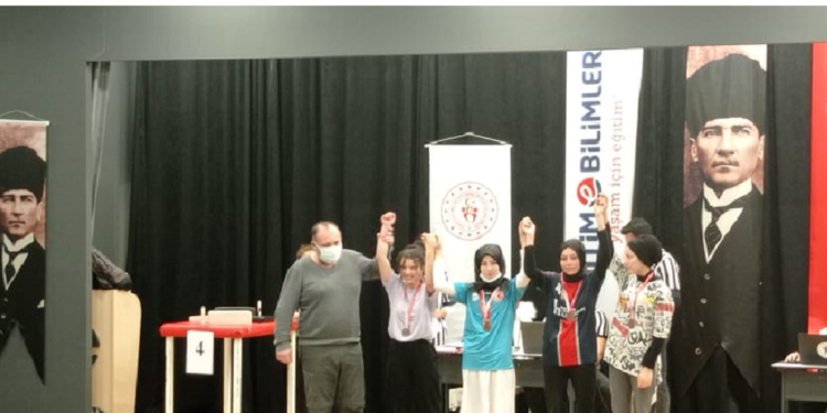 HAZAL TÜRKER BİLEK GÜREŞİNDE İL BİRİNCİSİ OLDU