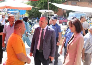 ASARCIK KAYMAKAMI NAYMAN VE BAŞKAN KILAĞUZ, ASARCIK SEBZE PAZARINDA İNCELEMELERDE BULUNDU