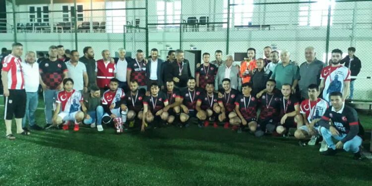 AYDIN KÖYÜ FUTBOL TAKIMI ÖDÜLÜ ŞEHİT JANDARMA YARBAY ZAFER AKKUŞ ADINA KIZILAYA BAĞIŞLADI