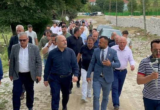 SAMSUN MİLLETVEKİLİ ERHAN USTA ASARCIK İLÇESİNİ ZİYARET ETTİ, MUSAAĞA MAHALLESİNDE YAPILAN ÇUVAL FABRİKASINI YERİNDE İNCELEDİ