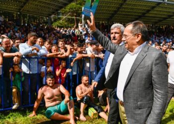 BAŞKAN DEMİR: İLÇELERİMİZİN TÜM SORUNLARINA EL ATIYORUZ