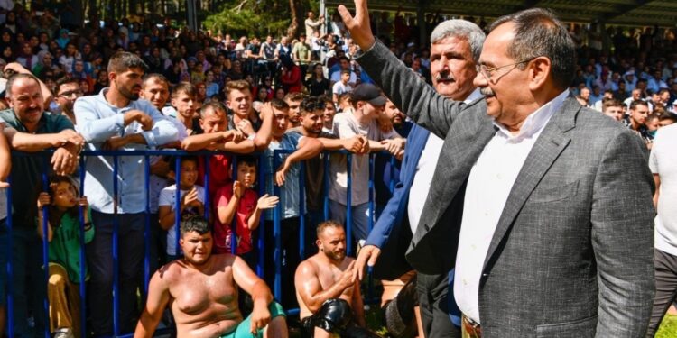 BAŞKAN DEMİR: İLÇELERİMİZİN TÜM SORUNLARINA EL ATIYORUZ