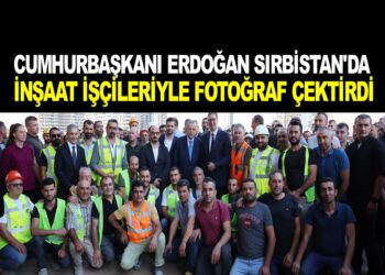CUMHURBAŞKANI ERDOĞAN SIRBİSTAN’DA İNŞAAT İŞÇİLERİYLE FOTOĞRAF ÇEKTİRDİ