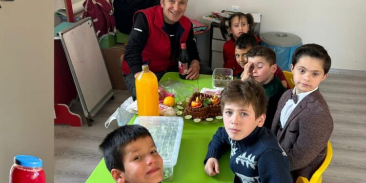 RESUME ÇİĞ KÖFTE”DEN DOĞUM GÜNÜ SÜRPRİZİ