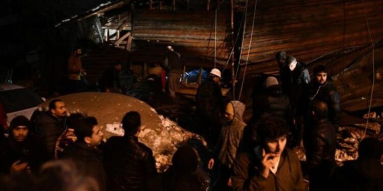 Depremde 10 İlde  440 kişi yaralandı 76 kişi hayatını kaybetti