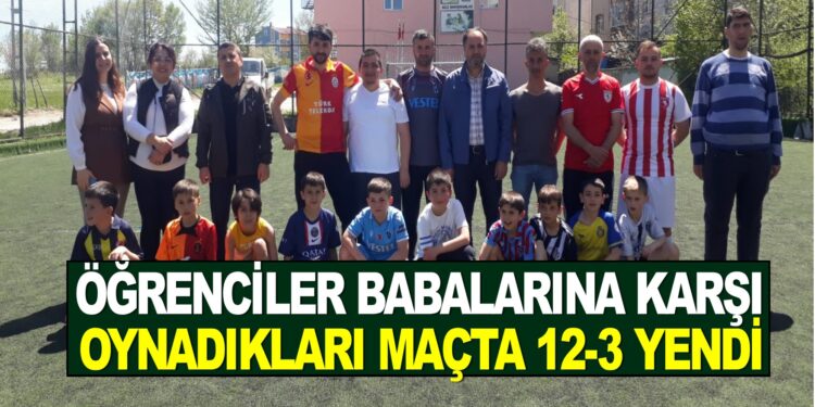 ASARCIK ATATÜRK İLKOKUL ÖĞRENCİLERİ BABALARINA KARŞI OYNADIKLARI MAÇTA 12′-3 KAZANDI
