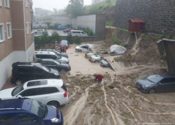 SAMSUN CANİK İLÇESİNDE ISTINAT DUVARI ÇÖKTÜ