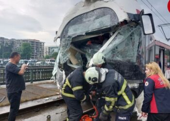 SAMSUN’DA İKİ TRAMVAY ÇARPIŞTI ÇOK SAYIDA YARALILAR VAR