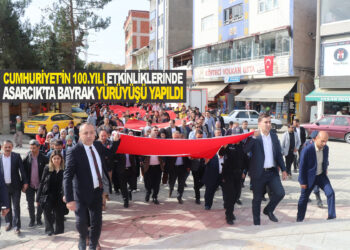 CUMHURİYETİN 100.YILI ETKİNLİKLERİNDE ASARCIK’TA BAYRAK YÜRÜYÜŞÜ YAPILDI