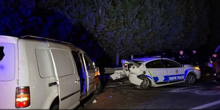 ANADOLU OTOYOLUNDA KAZA:4’Ü POLİS 18 KİŞİ YARALANDI