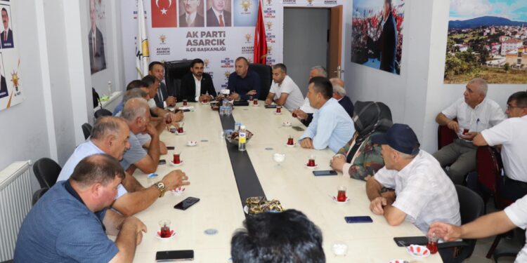 AK PARTİ ASARCIK İLÇE BAŞKANLIĞINDA OLAĞAN ÜSTÜ TOPLANTI: SU SORUNUNA YENİ ÖNLEMLER YOLDA!