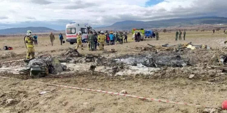 ISPAPARTA’DA ASKERİ HELİKOPTER DÜŞTÜ 6 ASKER ŞEHİT OLDU