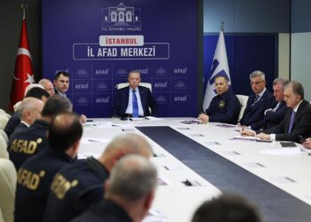 Cumhurbaşkanı Erdoğan, İstanbul AFAD kriz merkezinde depreme ilişkin brifing aldı