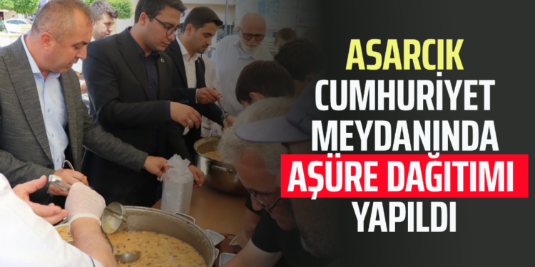 ASARCIK CUMHURİYET MEYDANINDA AŞÜRE DAĞITIMI YAPILDI