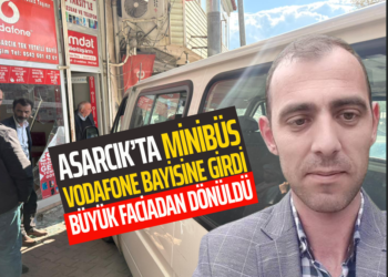 ASARCIK’TA MİNİBÜS VODAFONE BAYİSİNE GİRDİ BÜYÜK FACİADAN DÖNÜLDÜ