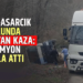 CANİK-ASARCIK YOLUNDA KORKUTAN KAZA:KAMYON TAKLA ATTI