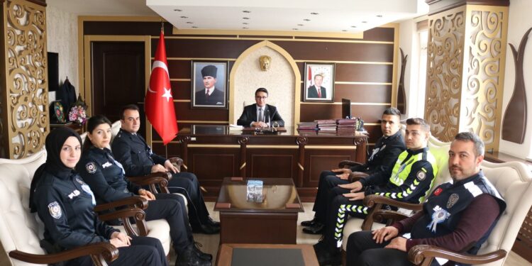 ASARCIK’TA ‘’POLİS HAFTASI’’ KUTLAMALARI EMNİYET TEŞKİLATINDAN KAYMAKAM KORKMAZ’A ZİYARET